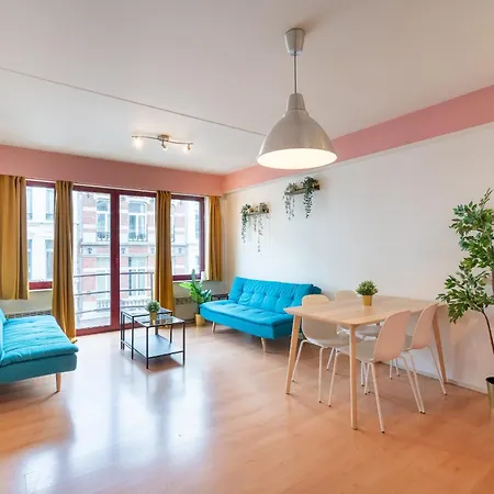 Apartment Bright And