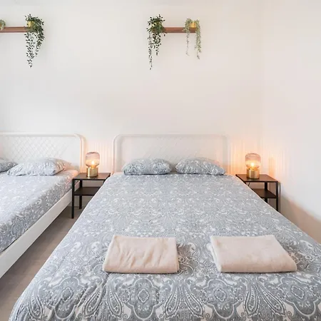 Bright And Apartment *